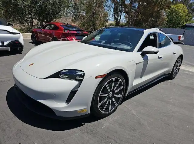 2022 Porsche Taycan 4S's photo