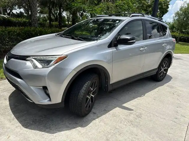 2018 Toyota RAV4 SE's photo