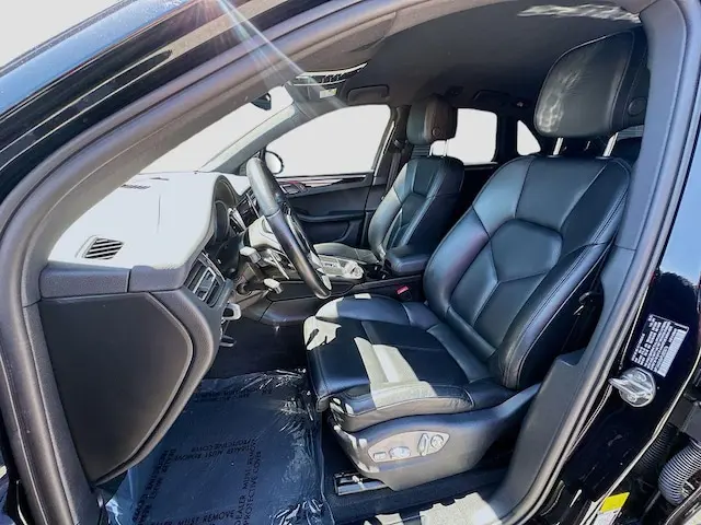 2023 Porsche Macan Base photo 5