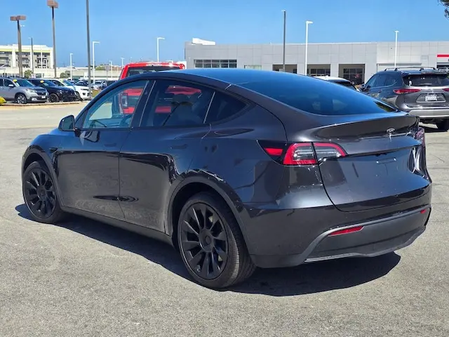 2025 Tesla Model Y Long Range Rear Wheel Drive photo 3