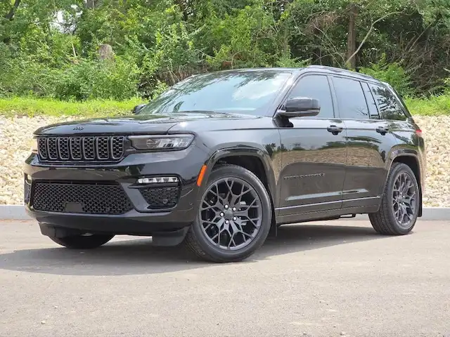 2025 Jeep Grand Cherokee Summit 4x4's photo