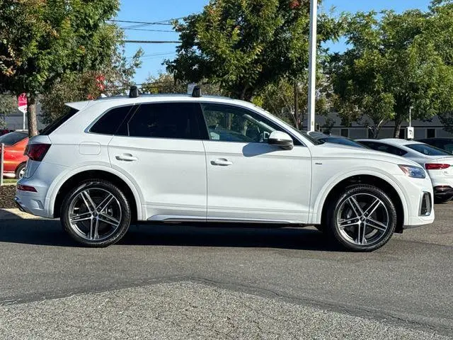 2025 Audi Q5 55 e Premium Plus photo 3