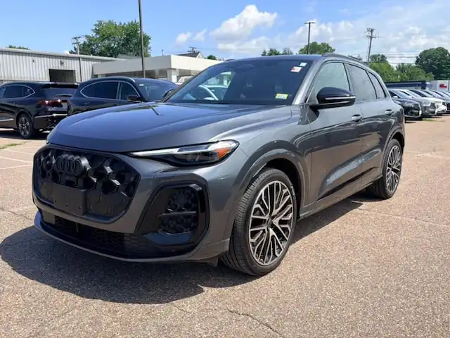 2025 Audi SQ5 Premium Plus's photo