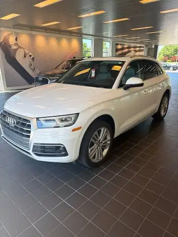 2018 Audi Q5 2.0T quattro S tronic Prestige's photo