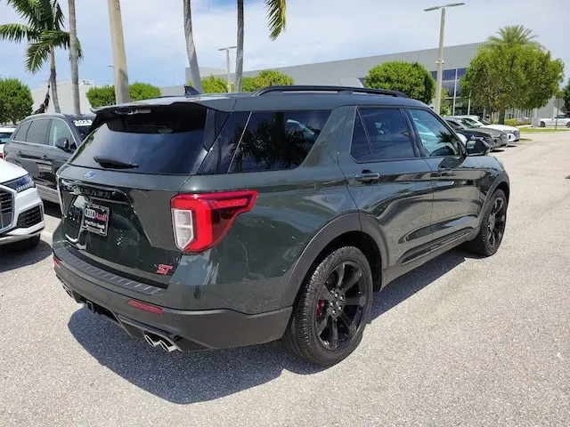 2023 Ford Explorer ST photo 5