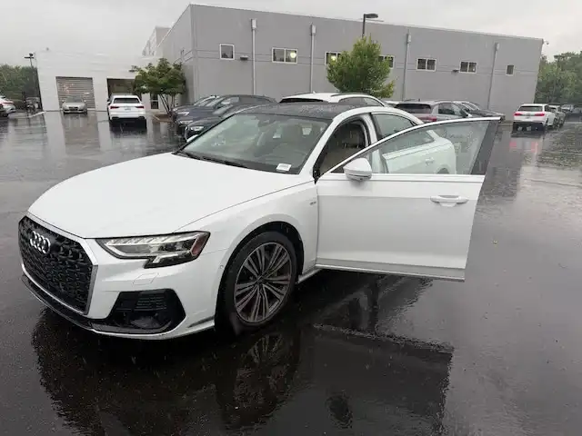 2023 Audi A8 55 TFSI L quattro Tiptronic's photo