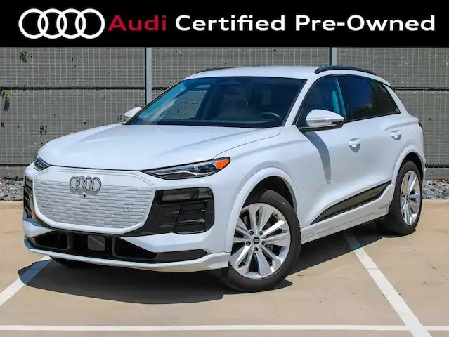 2025 Audi Q6 e-tron Premium's photo
