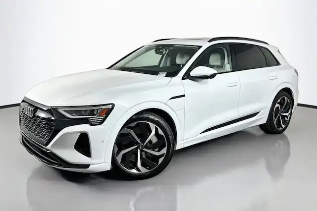 2024 Audi Q8 e-tron 114 kWh Premium Plus quattro 55's photo