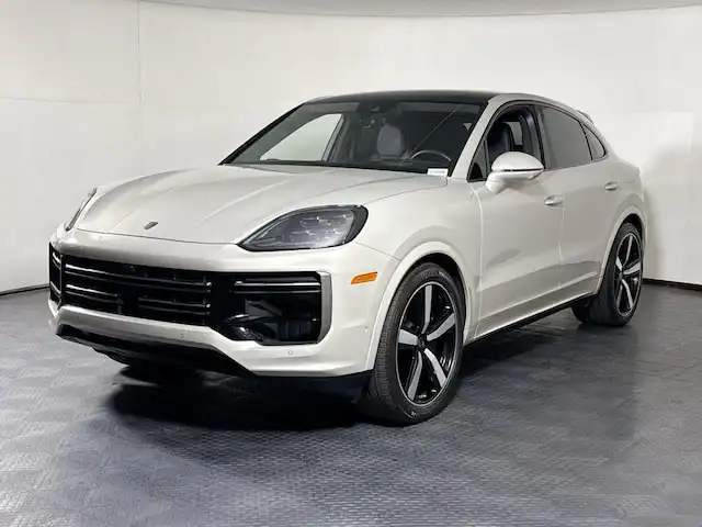 2025 Porsche Cayenne Turbo E-Hybrid's photo