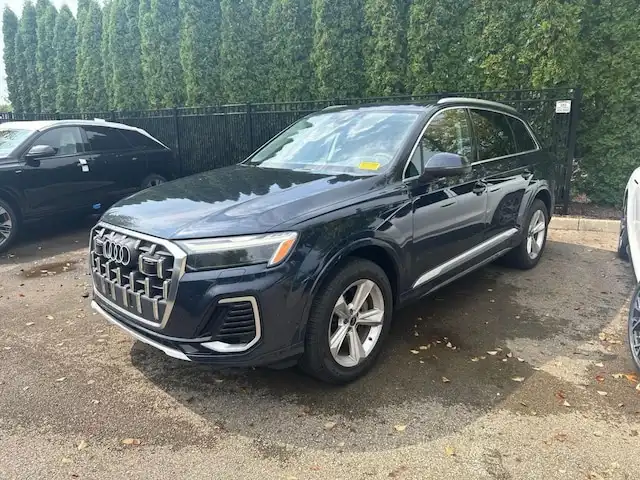 2025 Audi Q7 45 Premium quattro Tiptronic's photo