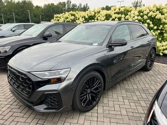 2026 Audi SQ8 Premium Plus quattro's photo