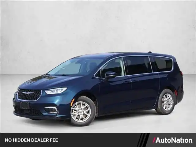 2023 Chrysler Pacifica Touring L's photo
