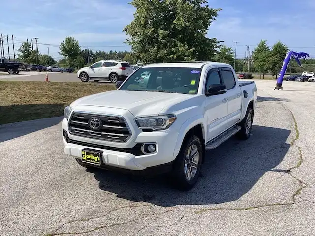 2017 Toyota Tacoma Limited Double Cab 4x4 V6 Auto Short Bed's photo