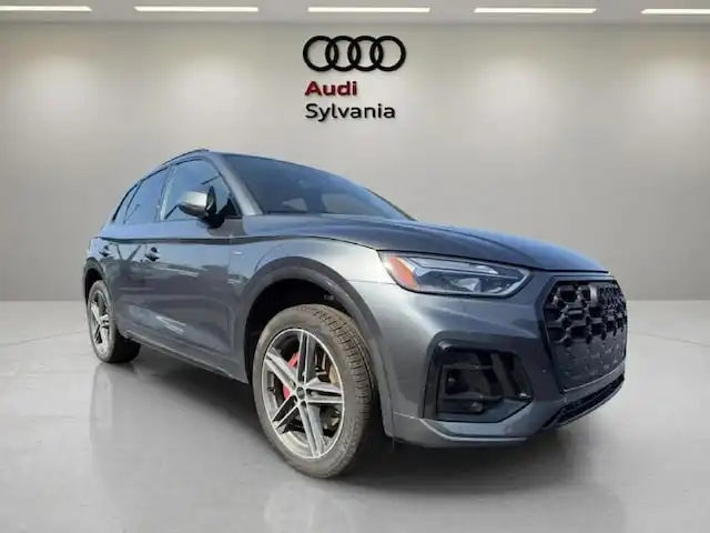 2025 Audi Q5 55 e Premium Plus's photo