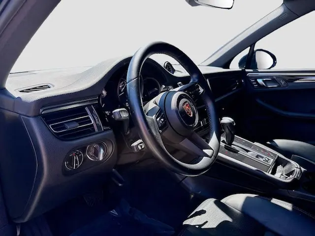 2023 Porsche Macan Base photo 4