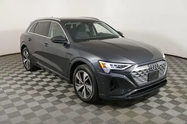 2024 Audi Q8 e-tron 114 kWh Premium Plus quattro 55's photo
