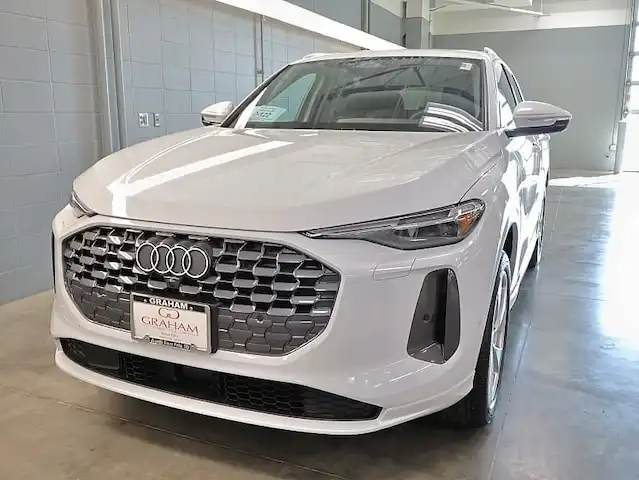 2025 Audi Q5 40 Premium Plus's photo