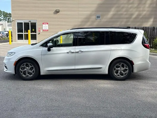 2023 Chrysler Pacifica Limited photo 4