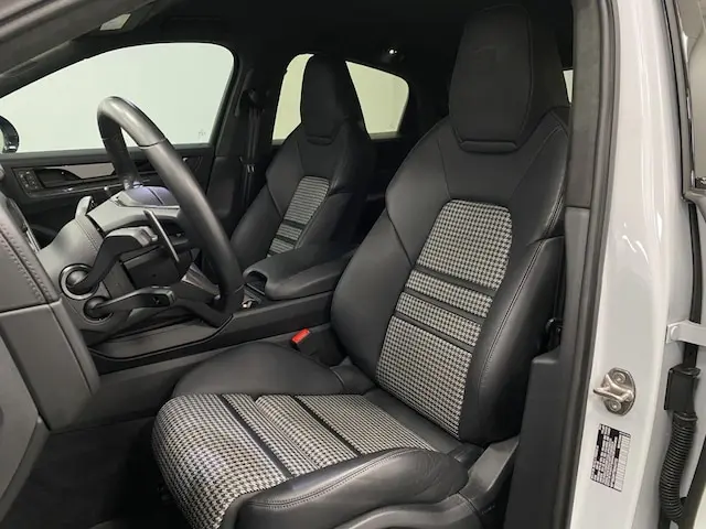 2025 Porsche Cayenne GTS photo 5