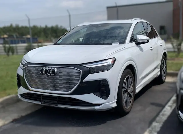 2023 Audi Q4 e-tron 40 Premium Plus photo 3