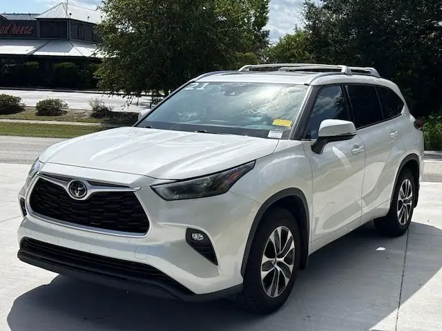2021 Toyota Highlander XLE 2WD V6's photo