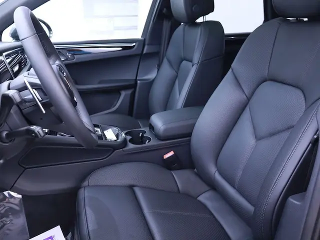 2025 Porsche Macan Base photo 5
