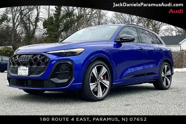 2025 Audi SQ5 Premium Plus's photo