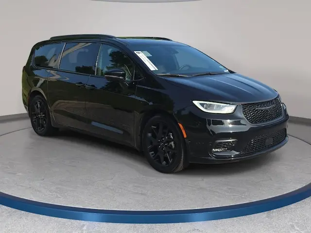 2025 Chrysler Pacifica Limited photo 3