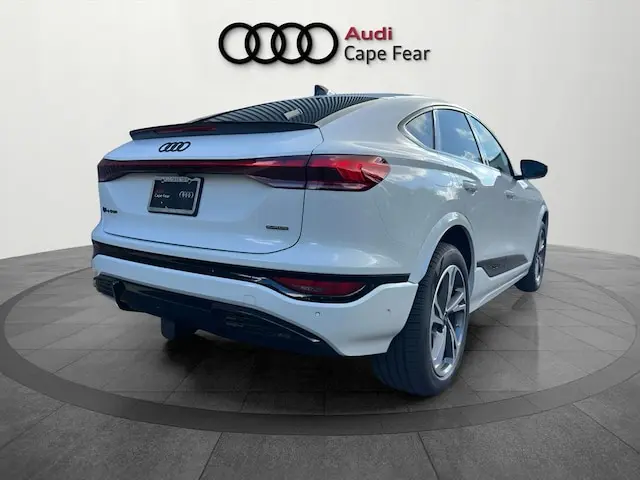 2027 Audi Q6 Sportback e-tron Premium Plus quattro photo 5