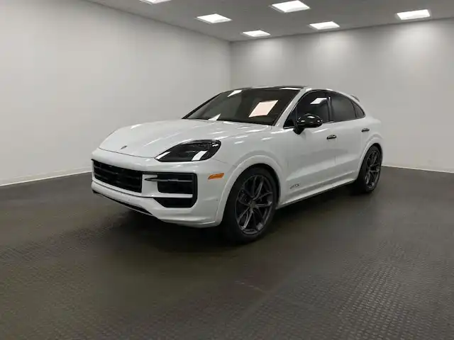 2025 Porsche Cayenne GTS's photo