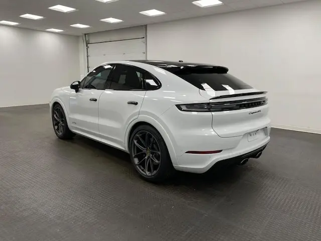 2025 Porsche Cayenne GTS photo 3