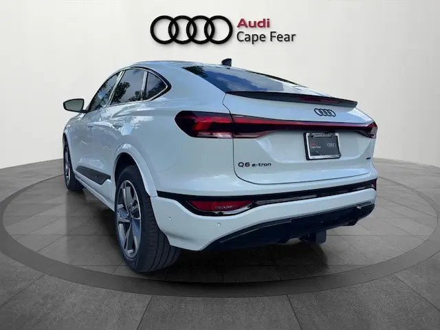 2027 Audi Q6 Sportback e-tron Premium Plus quattro photo 3