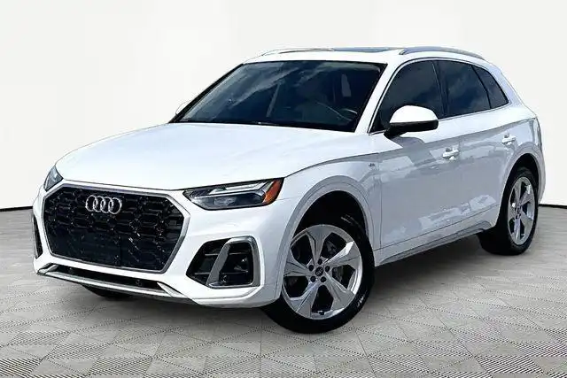 2022 Audi Q5 45 Premium Plus's photo