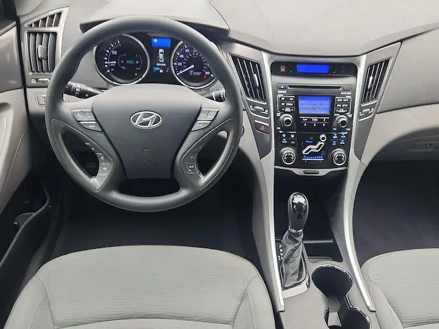 2011 Hyundai Sonata Base photo 4
