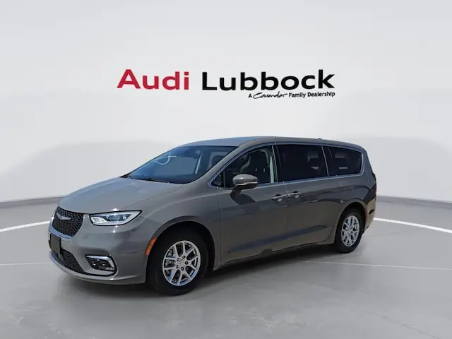 2023 Chrysler Pacifica Touring L photo 4