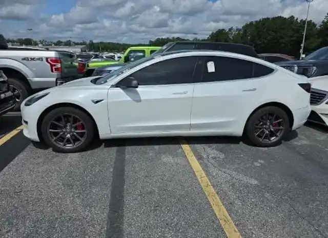 2020 Tesla Model 3 Standard Range Plus's photo
