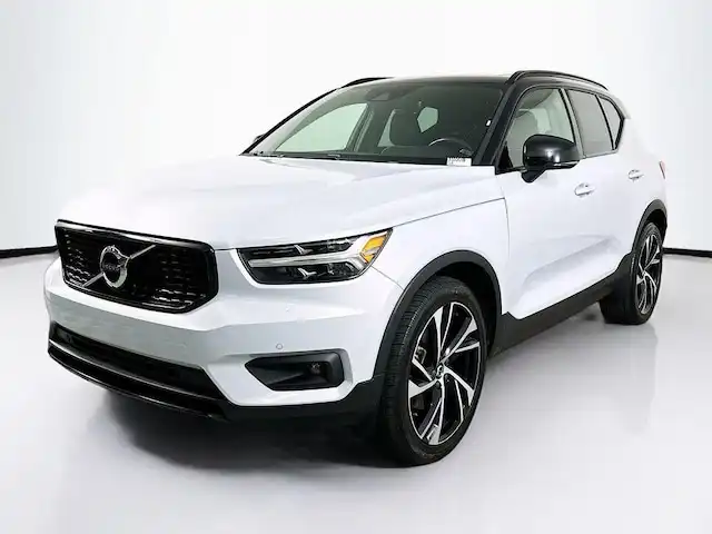 2020 Volvo XC40 T4 R-Design's photo