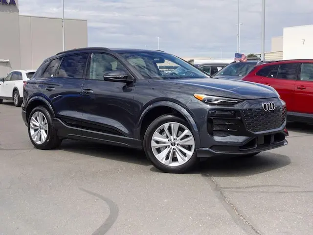 2025 Audi Q6 e-tron Premium photo 4