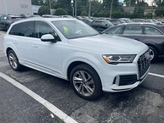 2023 Audi Q7 45 Premium quattro Tiptronic's photo