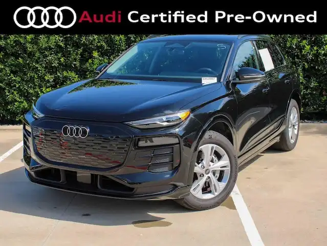 2025 Audi Q6 e-tron Premium's photo