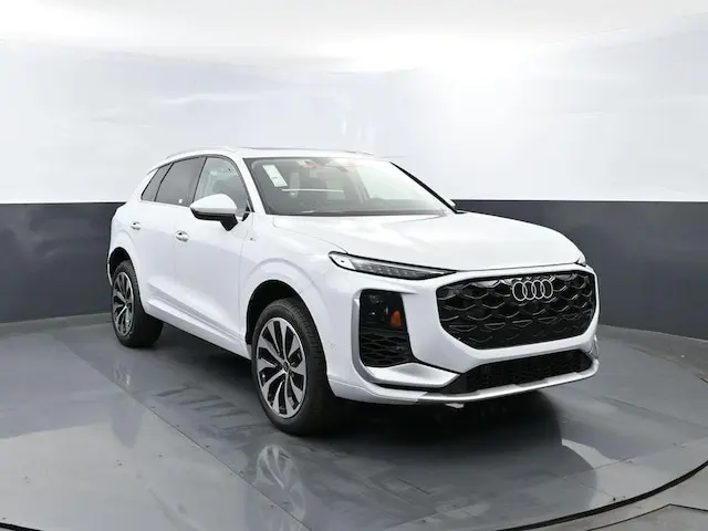 2026 Audi Q3 S Line quattro photo 3