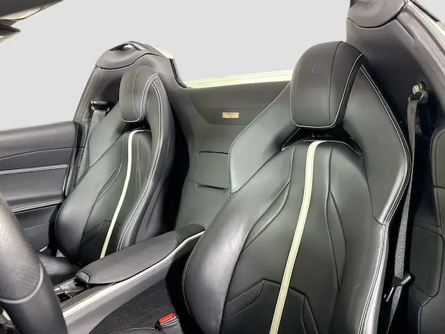 2021 Ferrari 812 Base photo 5