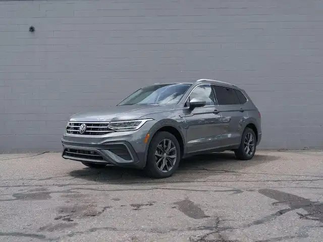 2023 Volkswagen Tiguan 2.0T SE 4Motion's photo