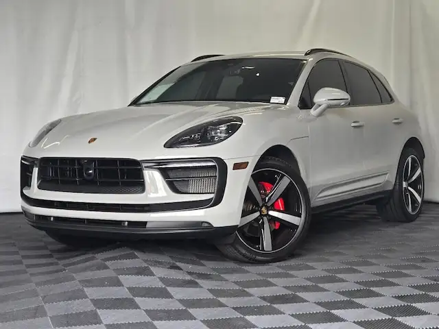 2024 Porsche Macan S's photo