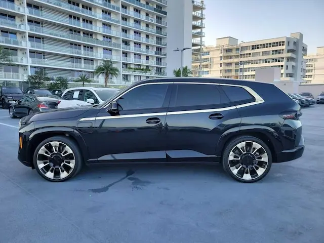 2023 BMW XM Base photo 3