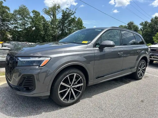 2025 Audi Q7 45 Premium Plus quattro Tiptronic's photo