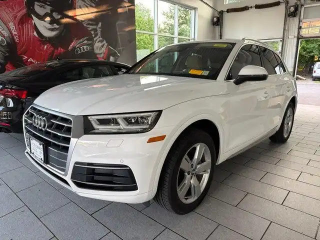 2018 Audi Q5 2.0T quattro S tronic Premium Plus's photo