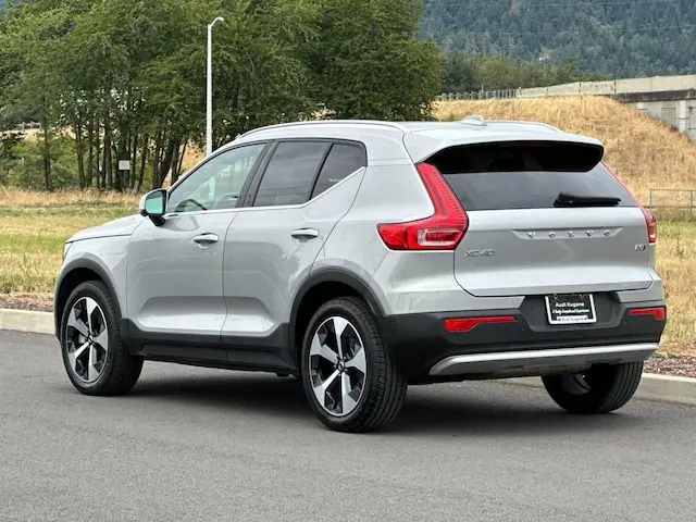 2024 Volvo XC40 B5 Plus Bright AWD photo 5