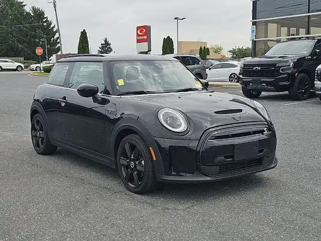 2024 MINI Hardtop Cooper SE's photo