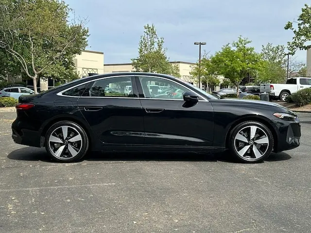 2025 Audi A5 Premium Plus quattro S tronic photo 4